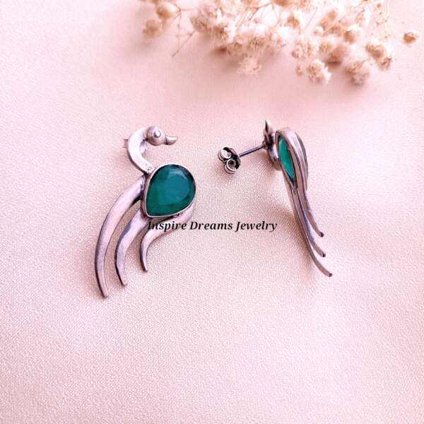 SWAN MOTIF EMERALD STONE EARRINGS - Image 2