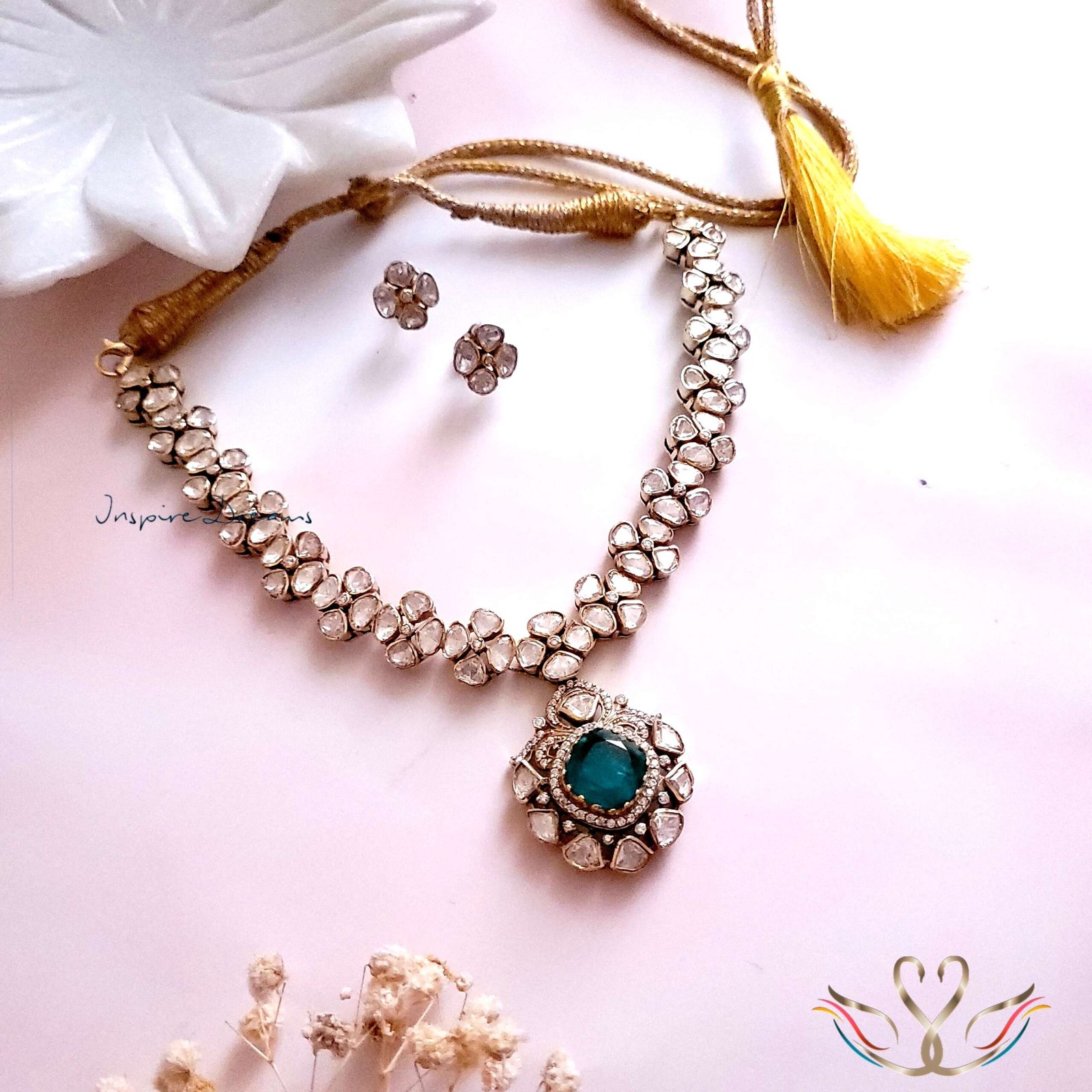 Emerald Noor Haar