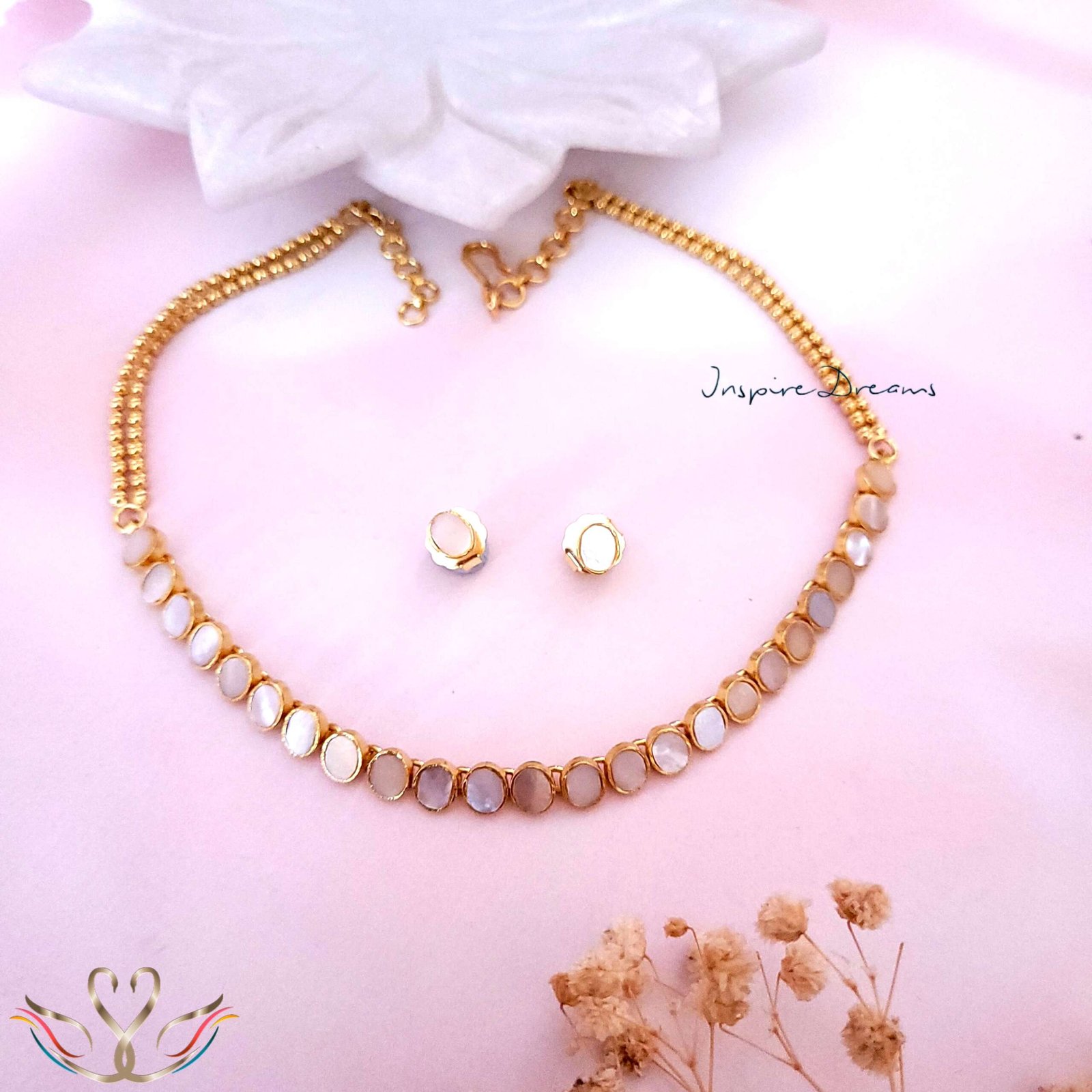 MOTHER OF PEARL CHOKER NECKLACE