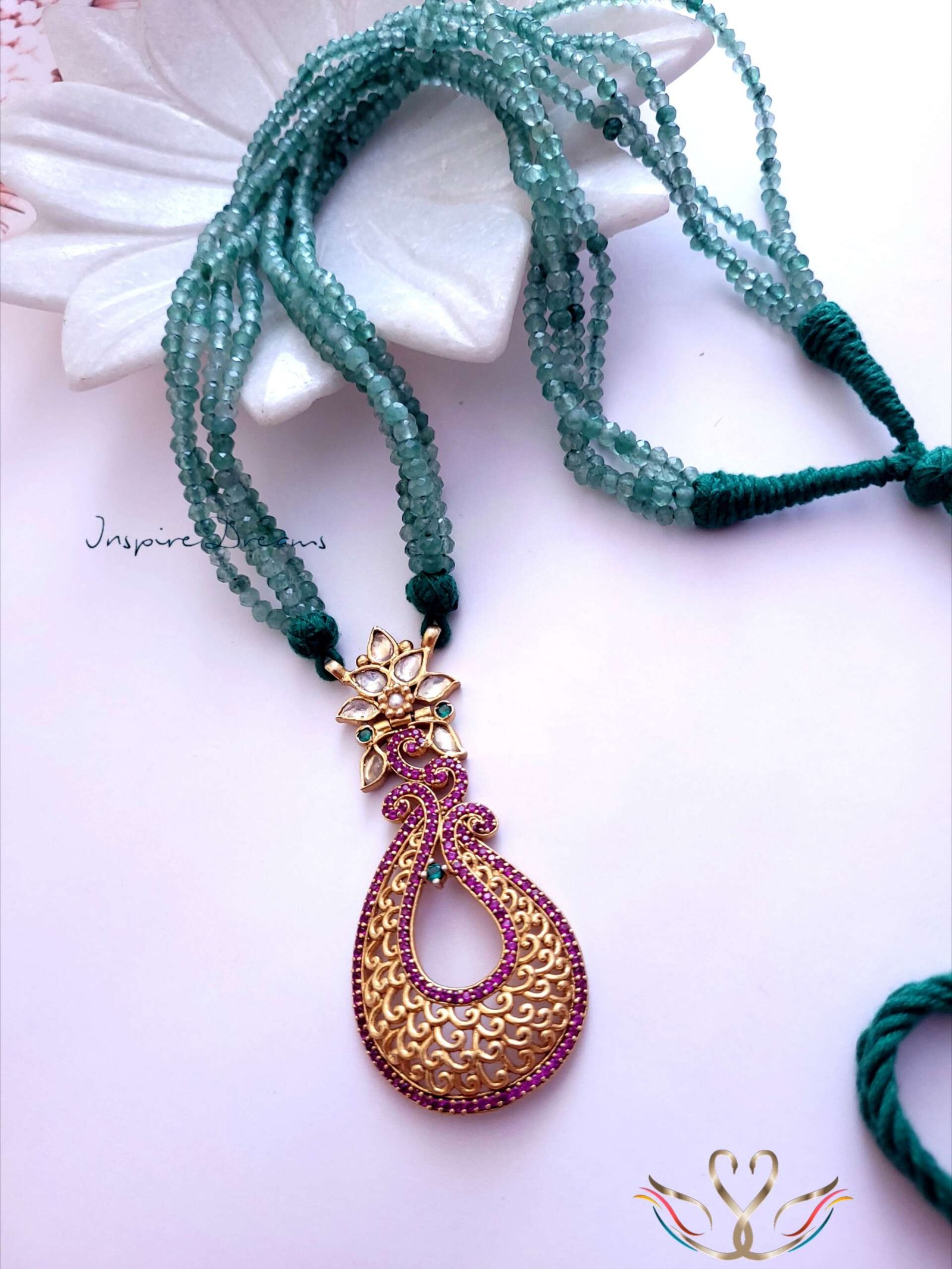 Kundan Pendant with Green Aventurine